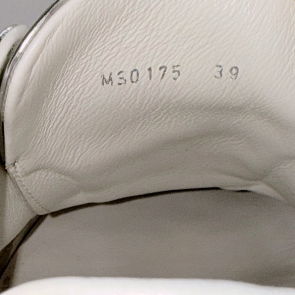 Louis Vuitton Metallic Sneaker Size 39 EU - Picture 7 of 7